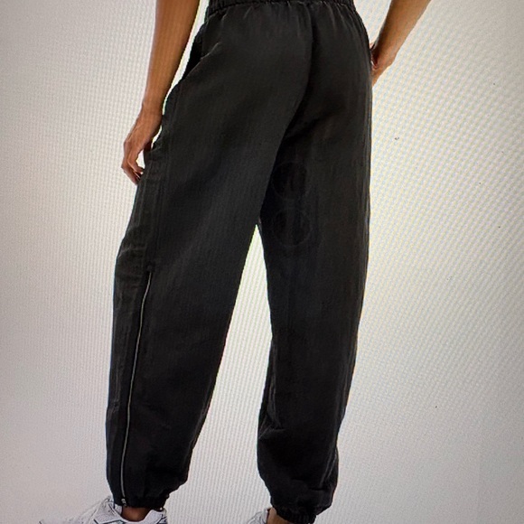 Athleta Black Women's Jogger Pants. Persuit Midrise Zip Jogger - Picture 3 of 4